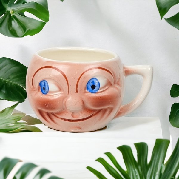 Vintage Czechoslovakia Smiling Face Mug: A Cheerful Classic