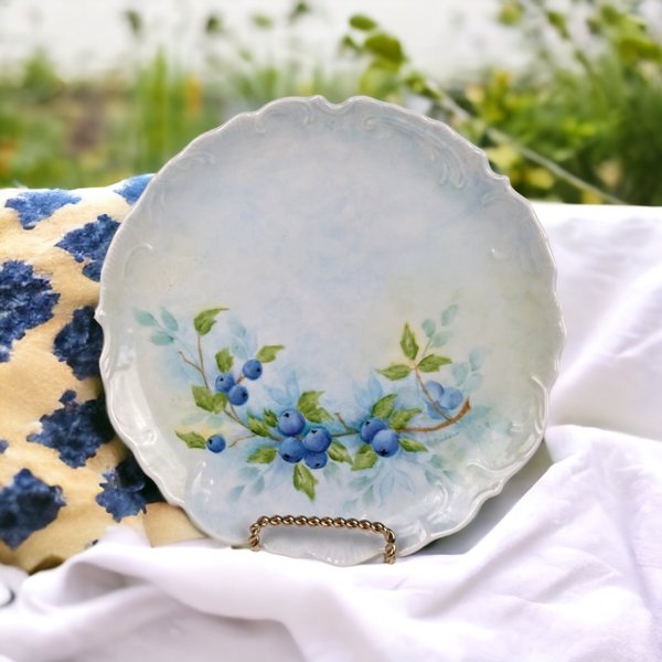 Vintage Decorative Plate Adorned with Blueberries - Charming Kitchen Decor