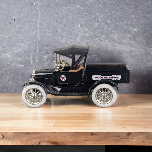 1999 ERTL 1/25 Scale 1918 Ford Pick Up The Texas Company Metal Car