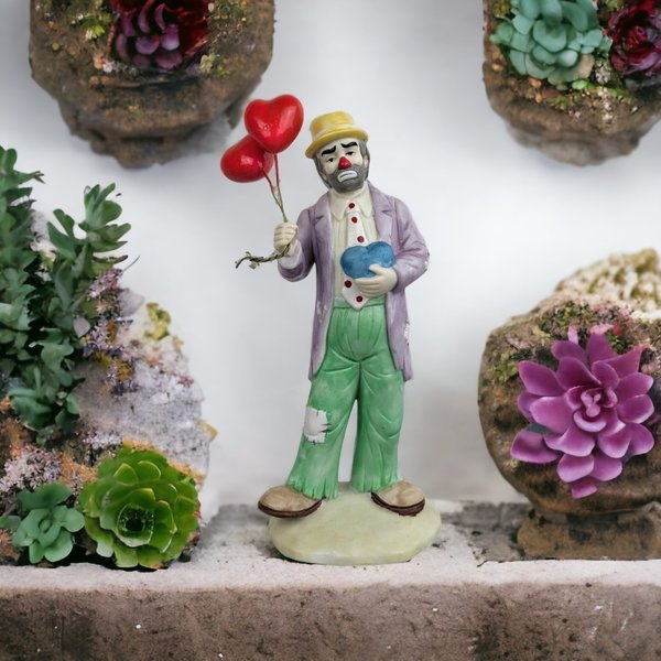 Vintage Flambro 7.5" Emmett Kelly Jr. Clown with Balloons Figurine: Timeless Collectible