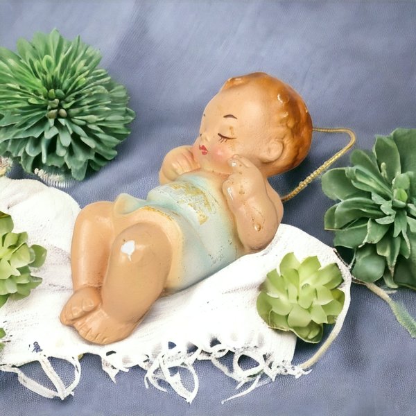 Vintage Chalkware Baby Wall Hanging: Cherished Nostalgia for Your Nursery
