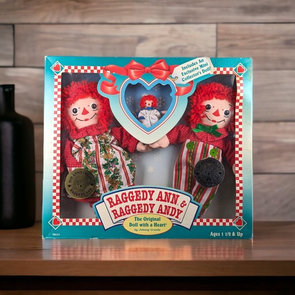 Vintage 1996 Raggedy Ann and Andy Holiday Dolls: Charming Collectibles for Your Festive Decor