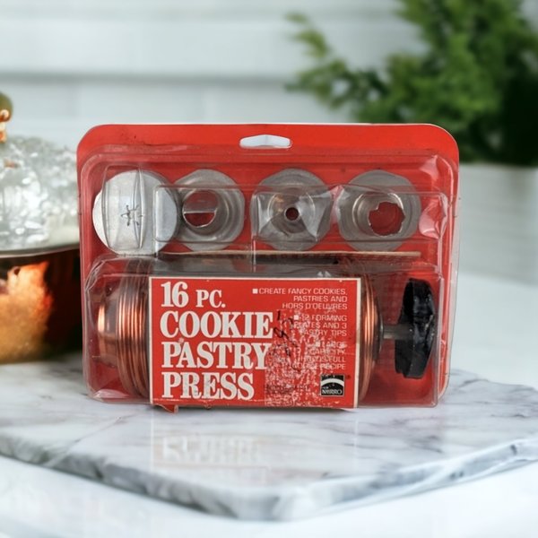 Vintage Mirro 16pc Cookie Pastry Press M-0358-22: Baking Nostalgia Revived