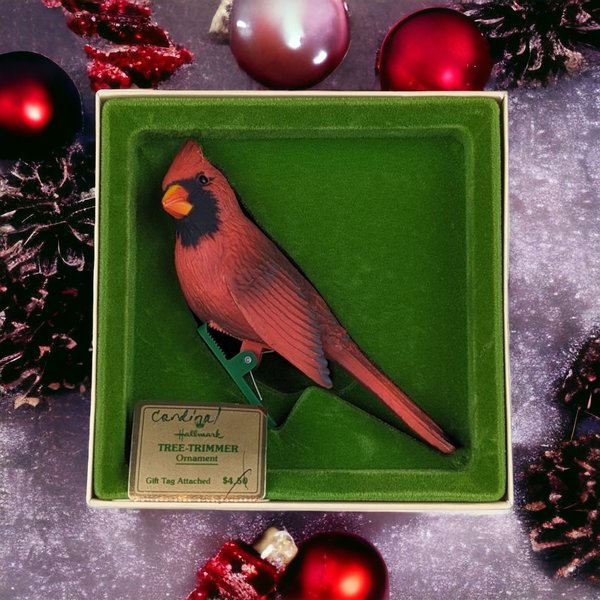 Vintage 1978 Red Cardinal Clip-On Christmas Ornament: Classic Holiday Elegance