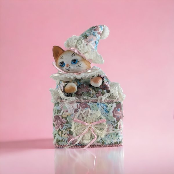 Westminster Vintage Wind Up Musical Kitten Music Box