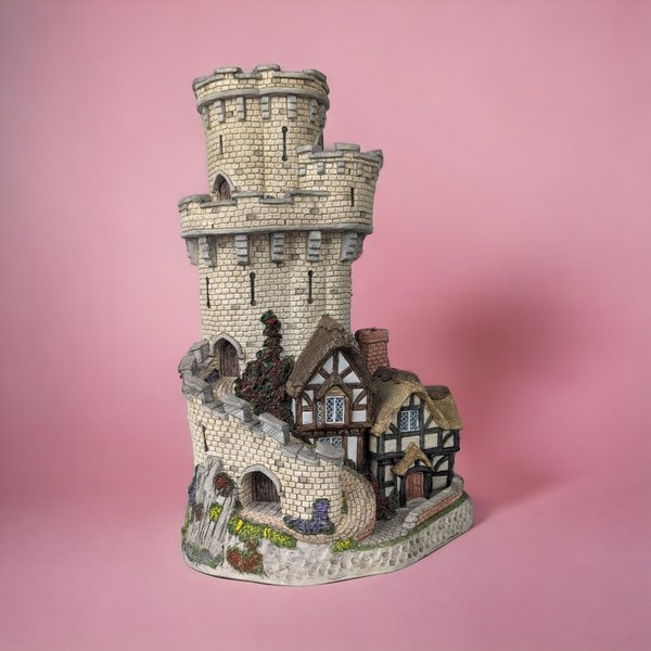 David Winter Castle Cottage of Warwick, 1993, Charming English Village