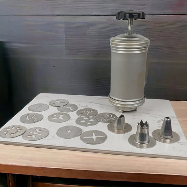 Vintage Mirro Cooky and Pastry Press