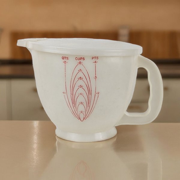 Vintage Tupperware 8 Cup Liquid Measuring Cup/Bowl