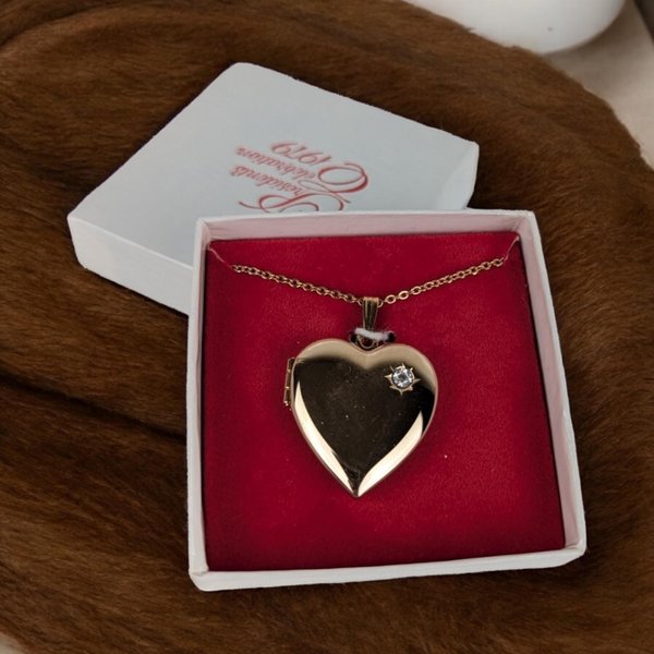 1979 Avon Presidents Club Goldtone Heart Shaped Locket