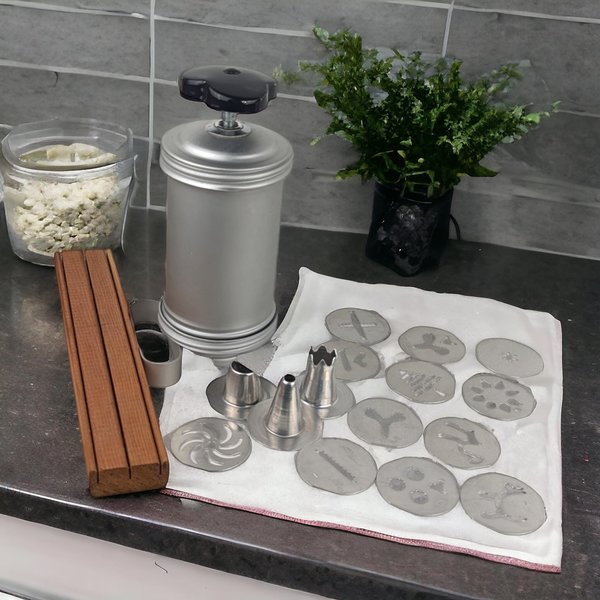 Vintage Mirro Cooky & Pastry Press No. 352 AM | Complete Set with Discs and Tips | Retro Kitchen Gadget |  Baking Gift | Mid-Century Modern