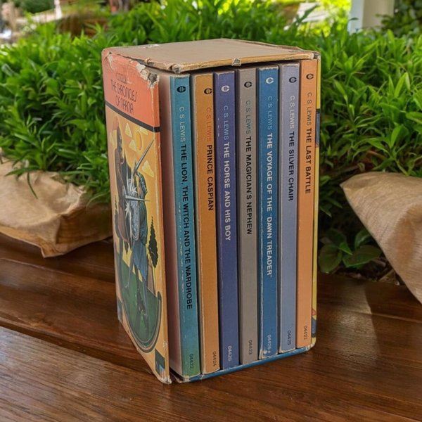 Vintage 1974 C.S. Lewis Chronicles of Narnia Boxed Book Set - 7 Books - Twelfth Printing
