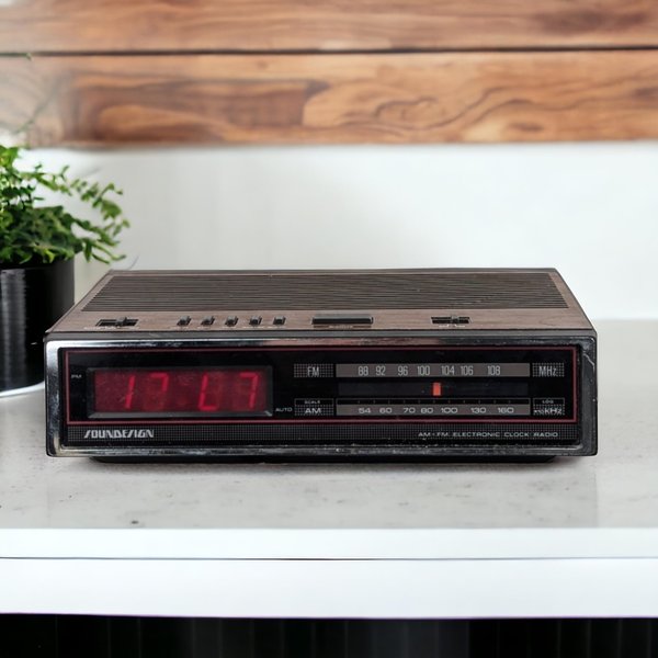 Vintage Soundesign 3636-A AM/FM Clock Radio, Working, 1980s Retro Alarm Clock, Red LED Display, Bedroom Decor, Collectible Electronics