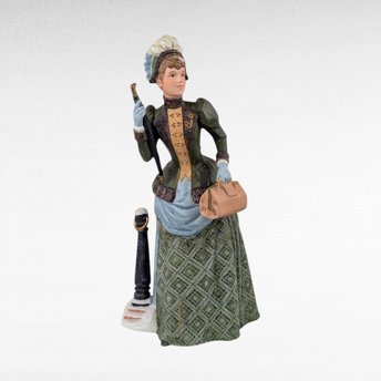 1987 Avon Mrs. Albee Presidents Club Figurine, Ceramic Green Dress