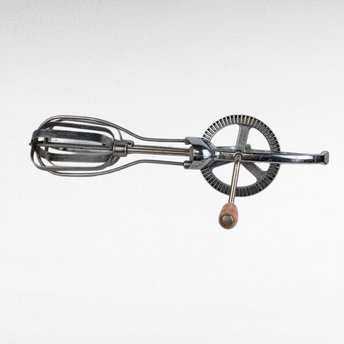 Vintage Turner and Seymour Hand Crank Egg Beater, Kitchen Utensil, Farmhouse Decor, Baking Tool, Gift for Bakers