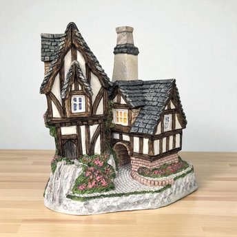 1991 David Winter Cottage "The Candlemakers" #12 | Vintage Collectible Figurine | Small Nick