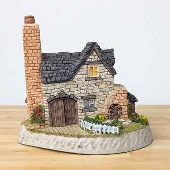 1993 David Winter The Smithy Cottage, Collectible English Village, Miniature House, Gift for Collectors