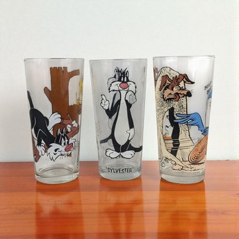 Vintage Warner Bros. Glasses, Set of 3, Looney Tunes, Sylvester, Road Runner, Cartoon Glasses, Collectible Glassware, Retro Kitchenware