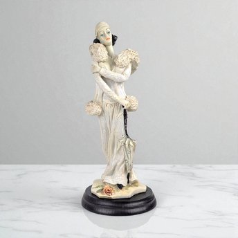 Vintage Resin Art Deco Lady Figurine, Elegant Woman Sculpture, Decorative Art, Collectible Figurine, Art Deco Style Statue