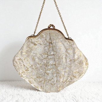 Elegant Vintage Floral Handbag: Cream and Gold Fabric Clutch