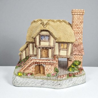 1993 David Winter Whileaway Cottage, Hand Made Village Figure, Collectible English Cottage Decor, Gift for Miniature Collectors, 4 inches