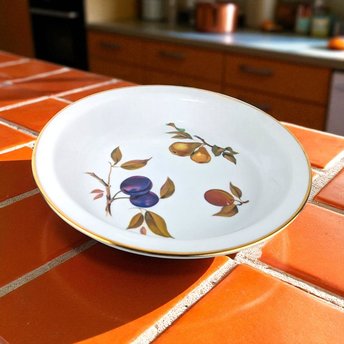 Vintage Royal Worcester Evesham Pie Baker: 10.5" English Porcelain Quiche Dish
