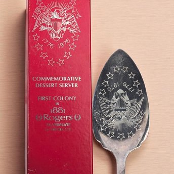Vintage 1776-1976 Rogers Silverplate Bicentennial Dessert Server