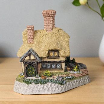 David Winter "Spring Hollow" Cottage: 1994 Vintage Collectible with COA & Box