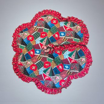 Vintage Patchwork Tree Skirt: Ruffled Victorian Style Christmas Decor