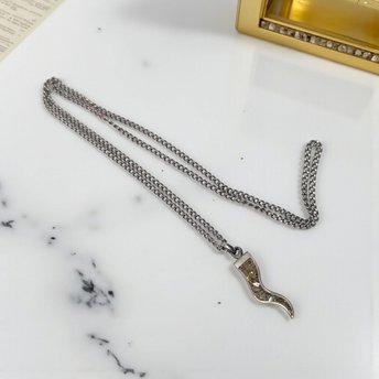 Vintage 1980s Italian Horn Necklace: Glitter Resin Cornicello Amulet