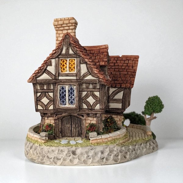 1993 David Winter The Hall Miniature Cottage
