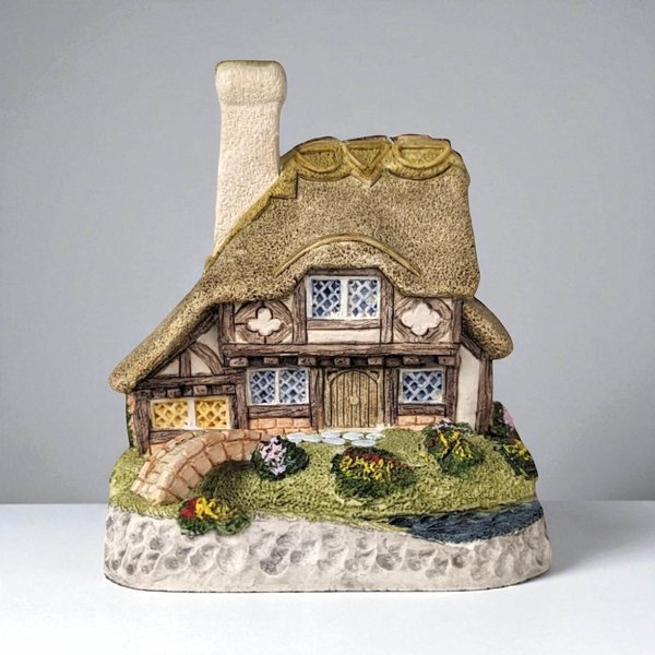 1993 Signed David Winter Crystal Cottage