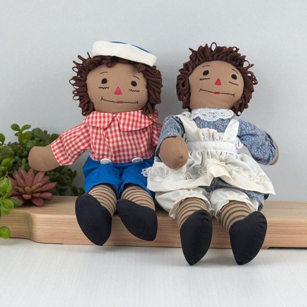 Vintage Raggedy Ann and Andy Plush Doll Pair
