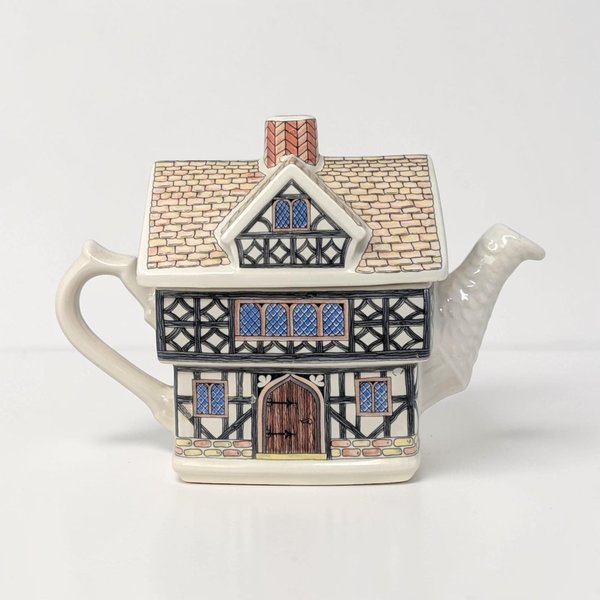 Vintage Sadler Tudor House Decorative Teapot